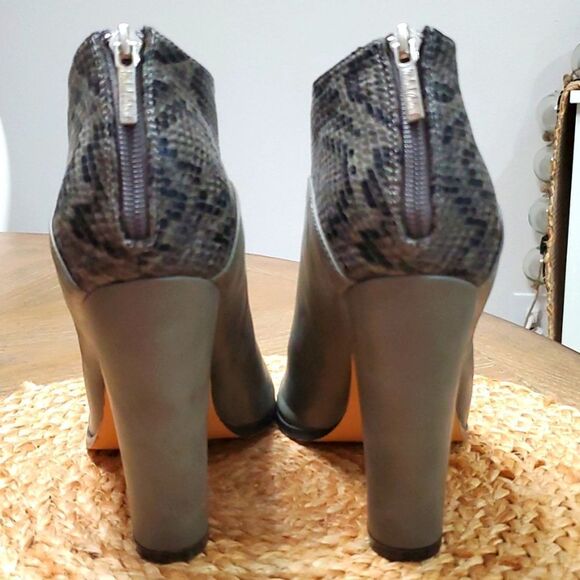 Michael Antonio Charcoal and Snake pattern, peep toe, size 11 , Chunky heel - Picture 4 of 9